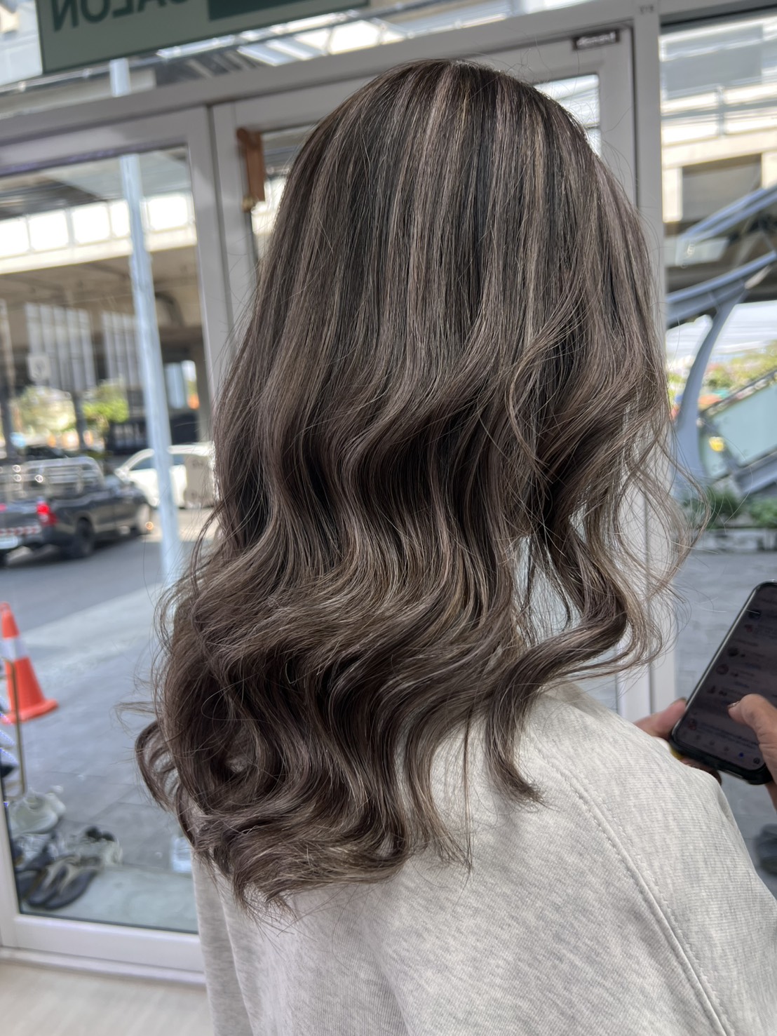 ทำสีทั้งหัว 511 SALON เปลี่ยนสีผมสวยทันสมัย